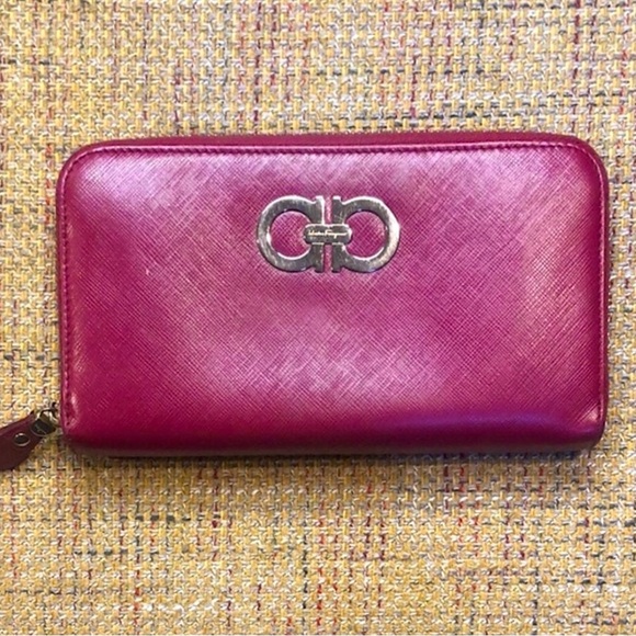 SALVATORE FERRAGAMO Gancini Fuchsia Leather Full Zip Continental Wallet WITH BOX - Picture 4 of 17